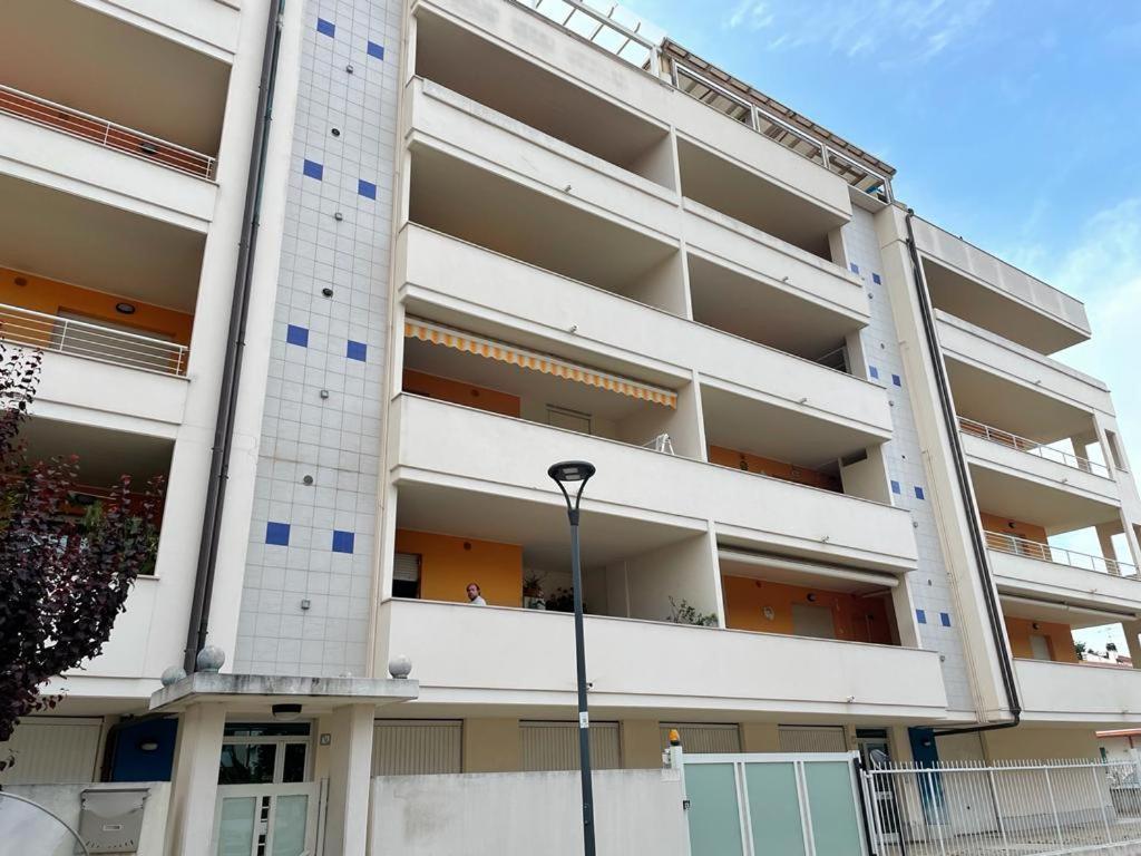 Appartamento ATTICO con TERRAZZO, VIA DEL BORGO Montesilvano Marina Esterno foto